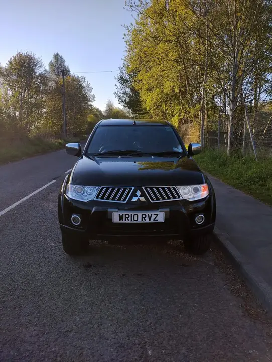 Mitsubishi L200 2010 photo 2