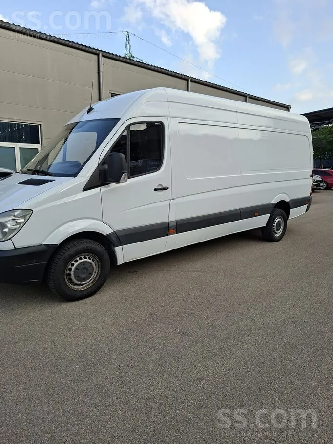 Mercedes-Benz Sprinter 2011 photo 2