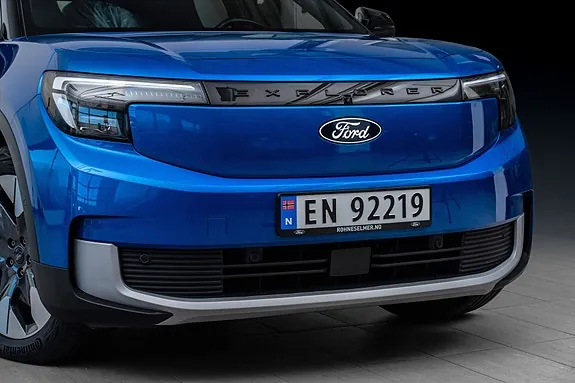 Ford Explorer 2025 photo 2