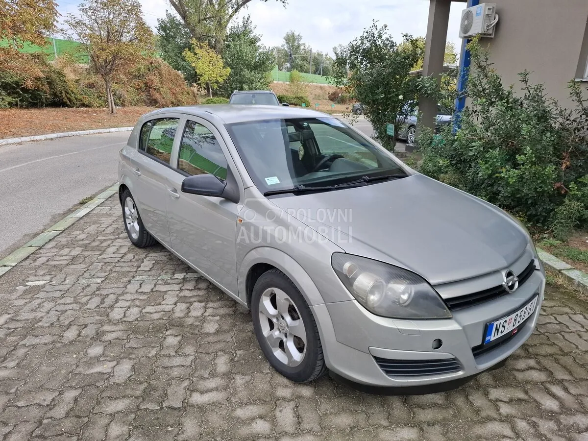 Opel Astra H 2004 photo 4