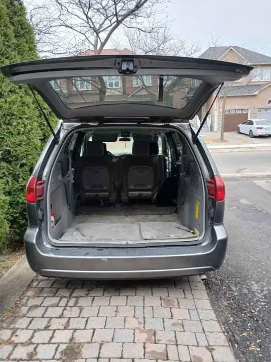 Toyota Sienna 2005 photo 2