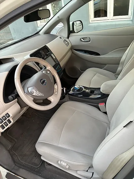 Nissan Leaf 2013 photo 2
