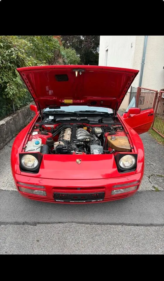 Porsche 944
