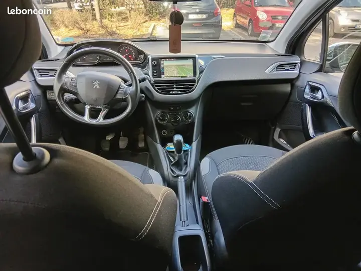 Peugeot 208 2016 photo 2