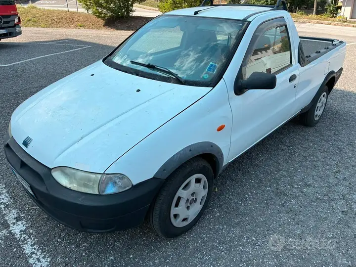 Fiat Strada 2002 photo 2