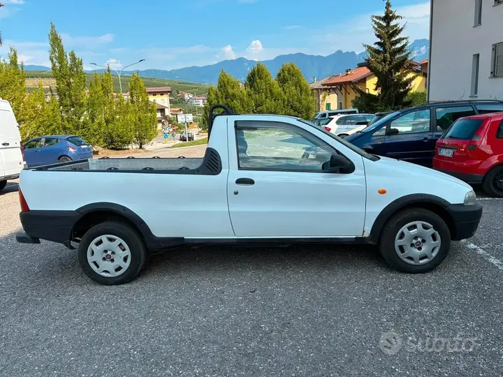 Fiat Strada 2002 photo 4