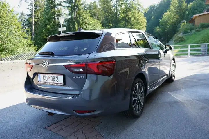 Toyota Avensis 2017 photo 3