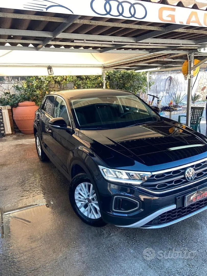 Volkswagen T-Roc 2023 photo 2