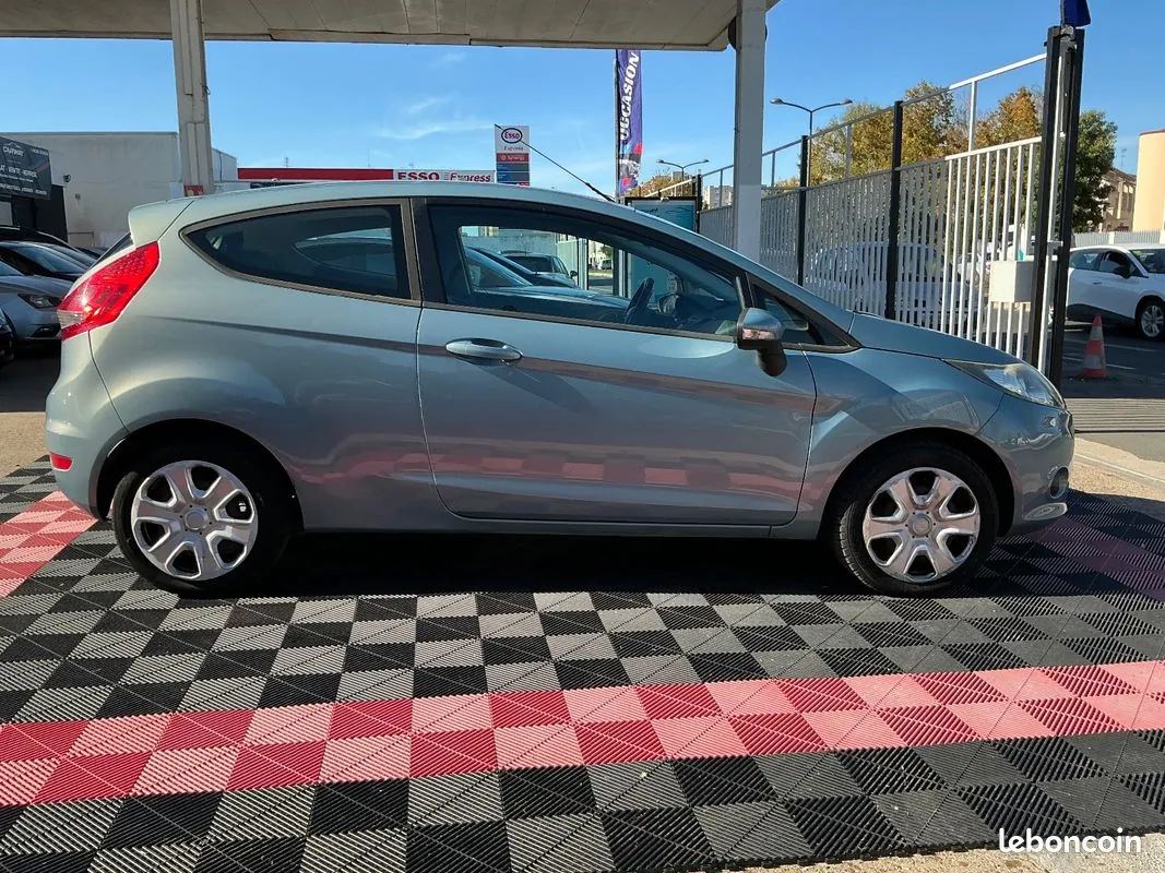 Ford Fiesta 2010 photo 3