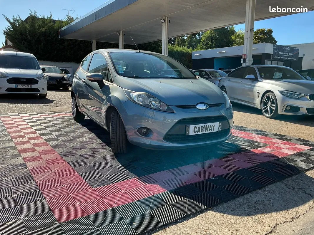 Ford Fiesta 2010 photo 2