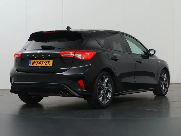Ford Focus 2022 photo 2