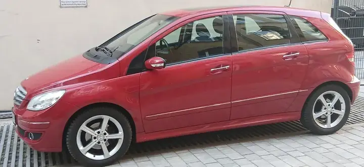 Mercedes-Benz B 200