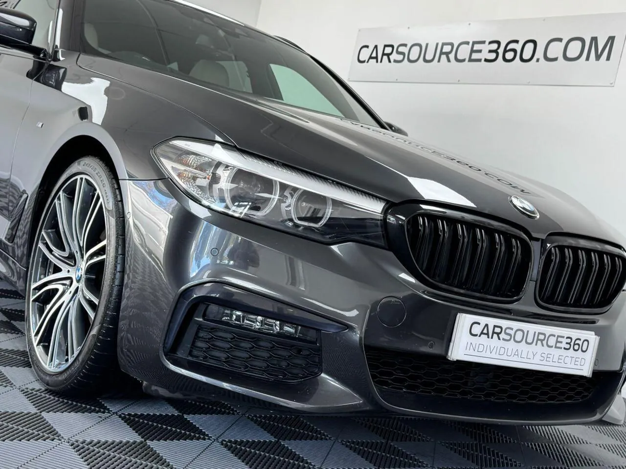 BMW 5 Series 2019 photo 5