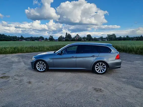 BMW 320D 2011 photo 4