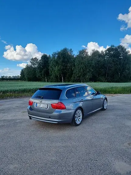 BMW 320D 2011 photo 2