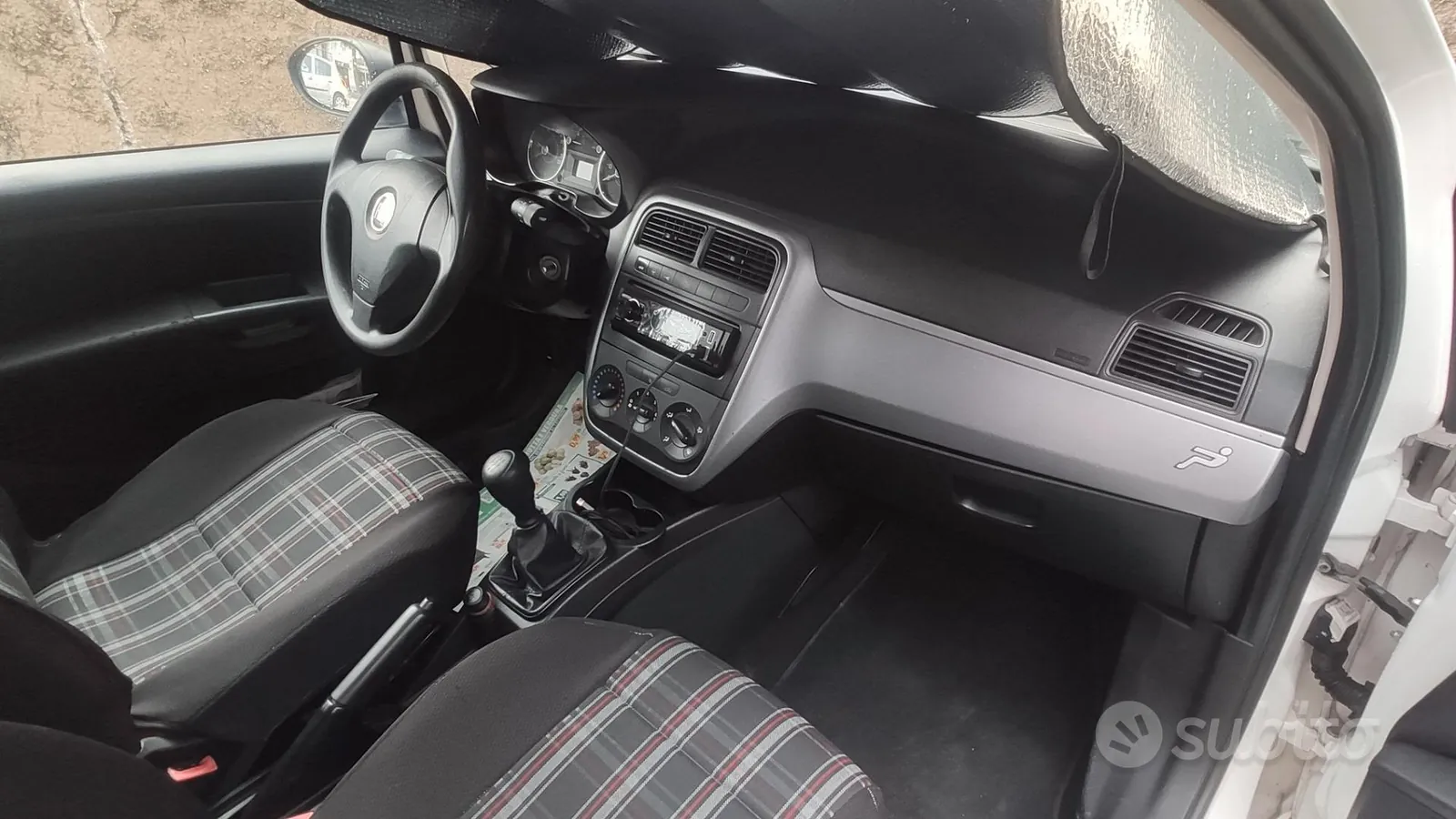 Fiat Grande Punto 2009 photo 3