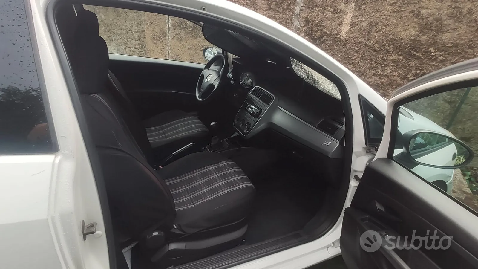 Fiat Grande Punto 2009 photo 4