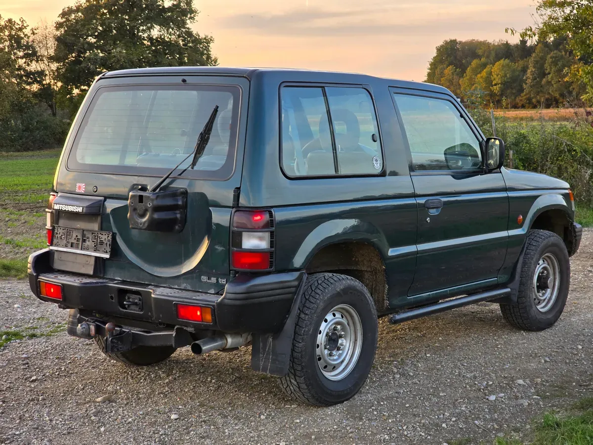 Mitsubishi Pajero 1997 photo 2