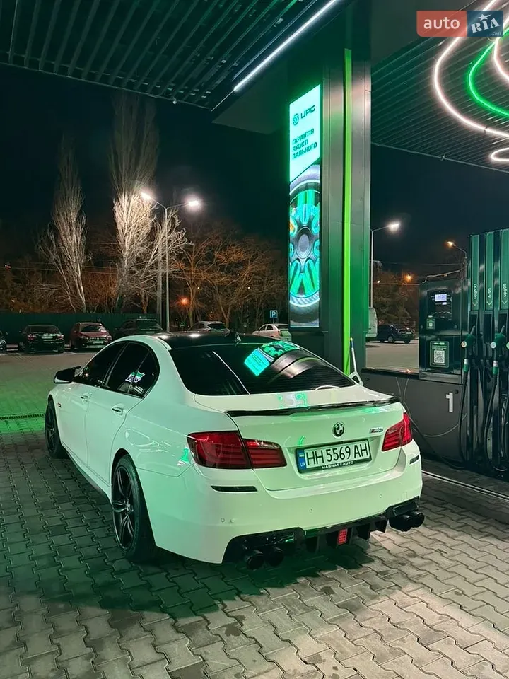 BMW 5 Series 2011 photo 3