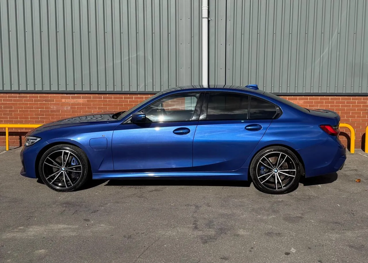 BMW 3 Series 2019 photo 4