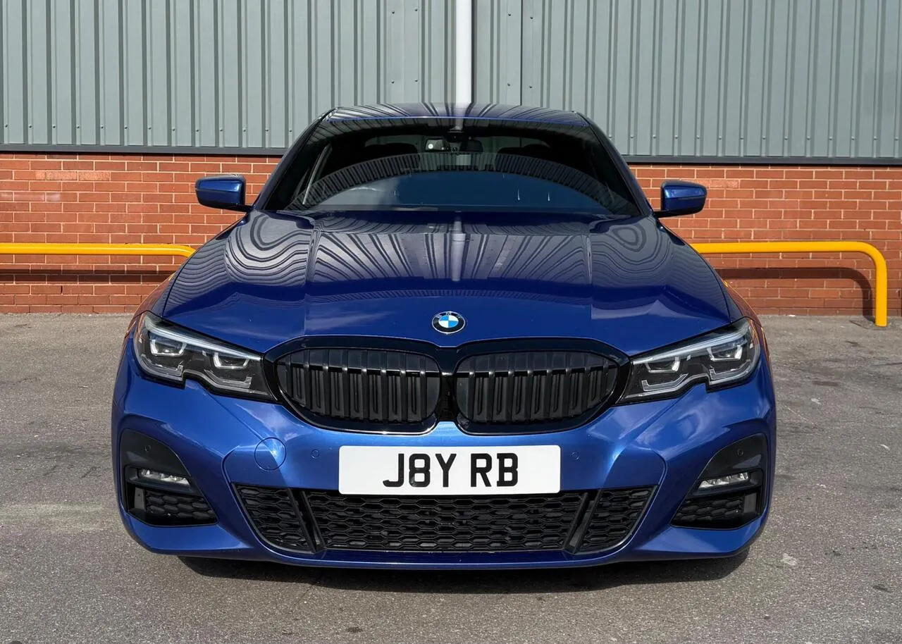 BMW 3 Series 2019 photo 2