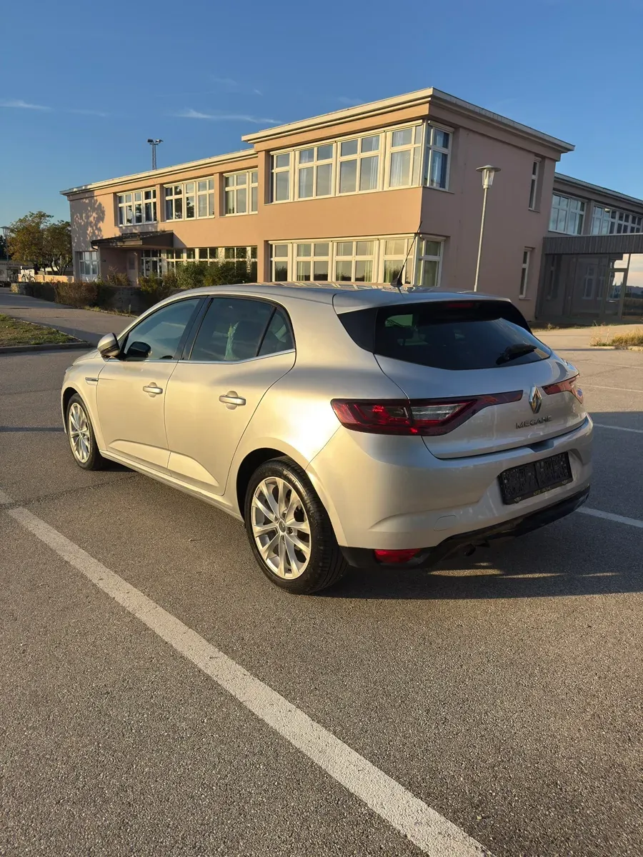 Renault Mégane 2016 photo 2
