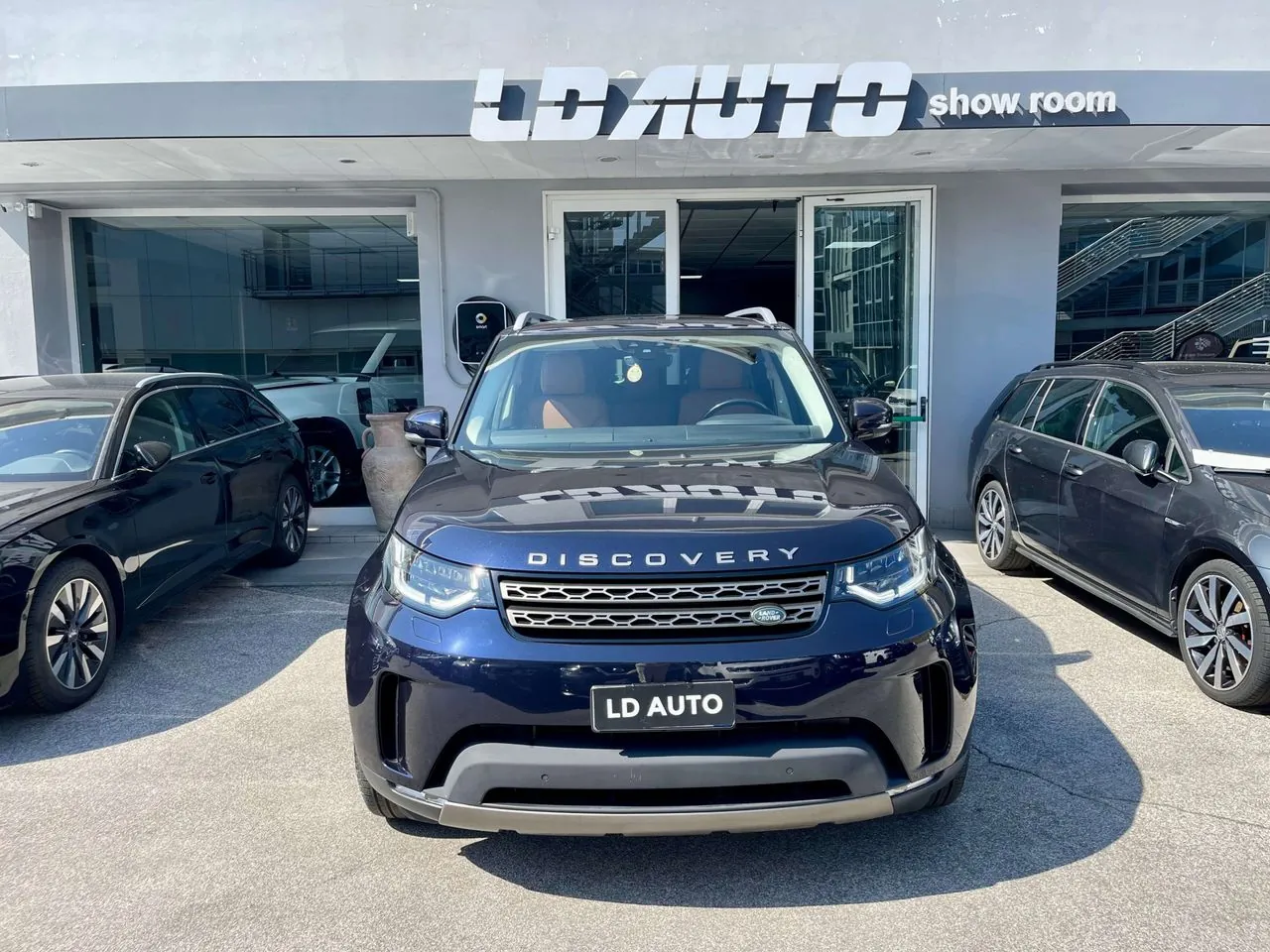 Land Rover Discovery 2018 photo 2