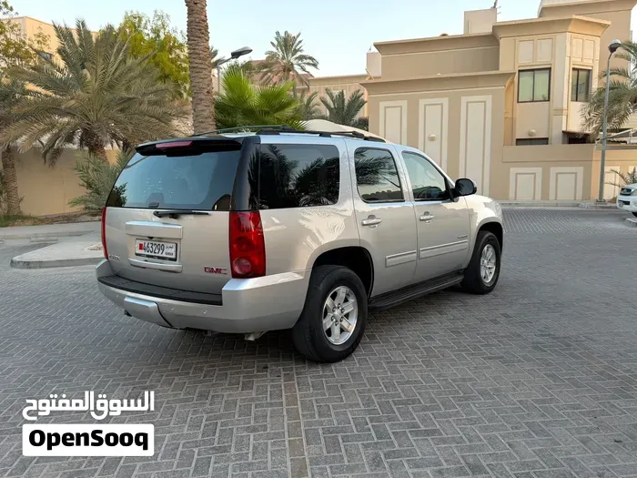 GMC Yukon 2014 photo 2