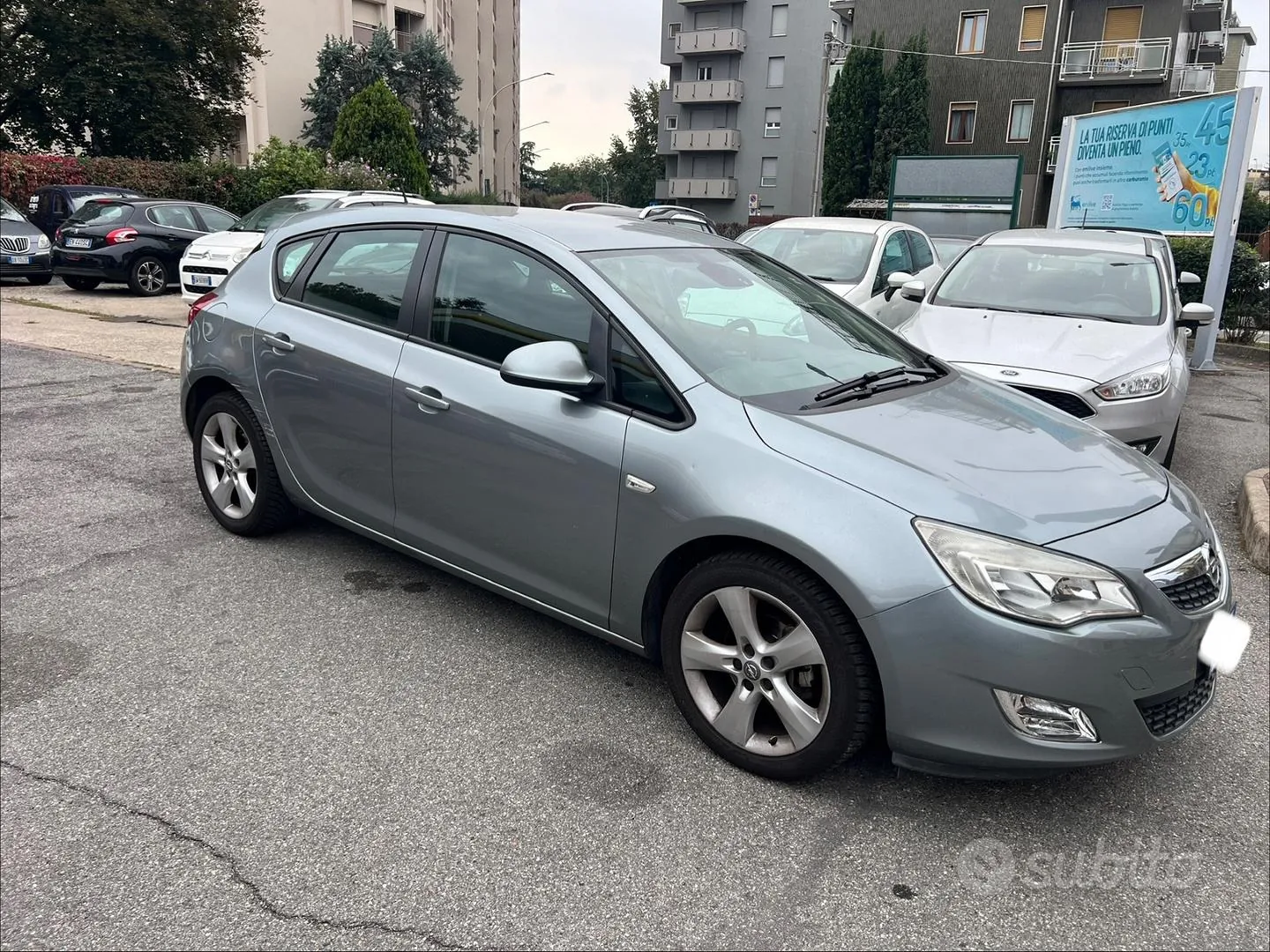 Opel Astra 2010 photo 2
