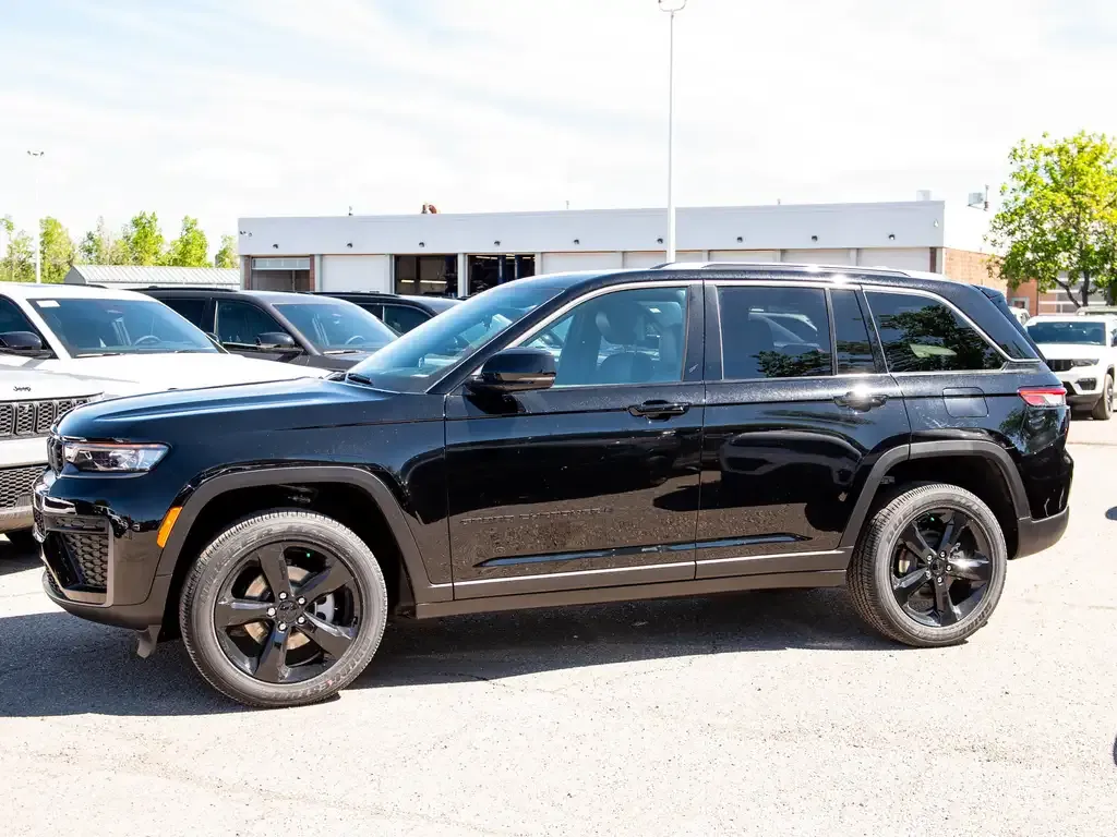 Jeep Grand Cherokee 2026 photo 2