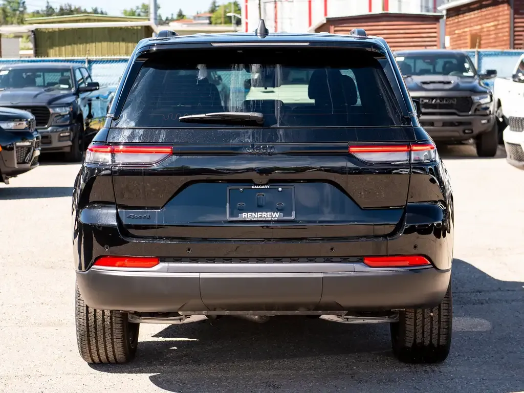 Jeep Grand Cherokee 2026 photo 4