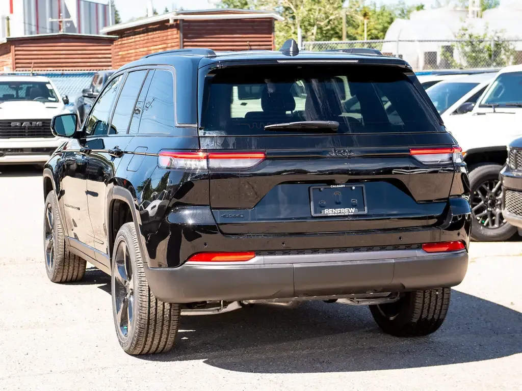 Jeep Grand Cherokee 2026 photo 3