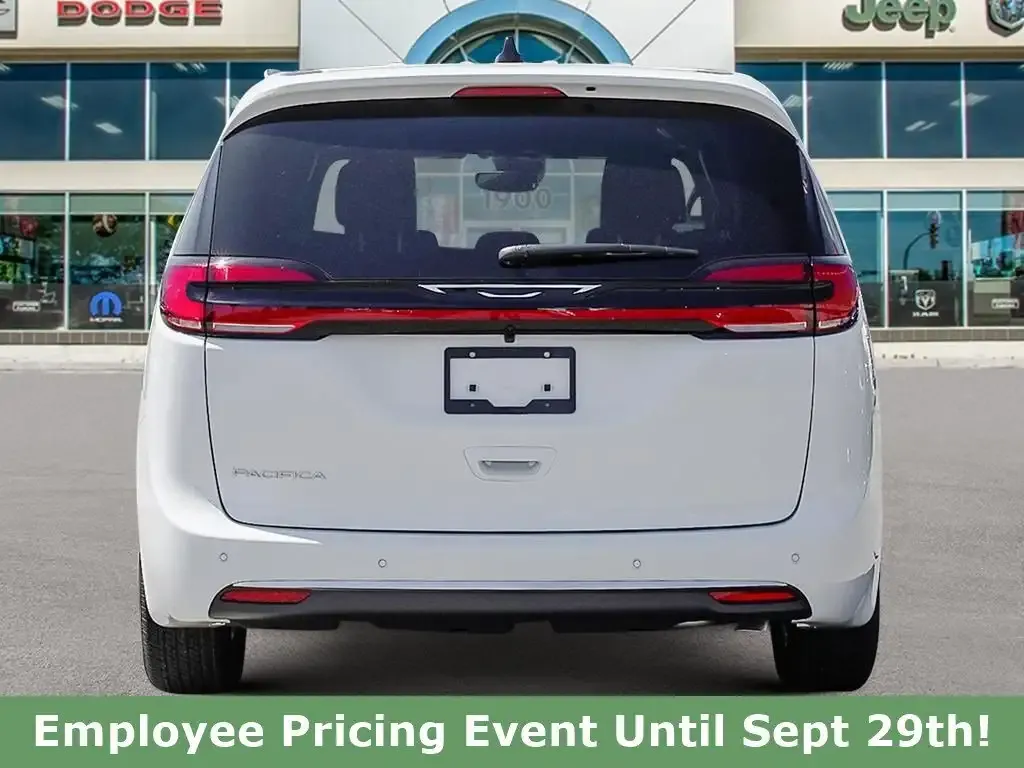 Chrysler Pacifica 2027 photo 5