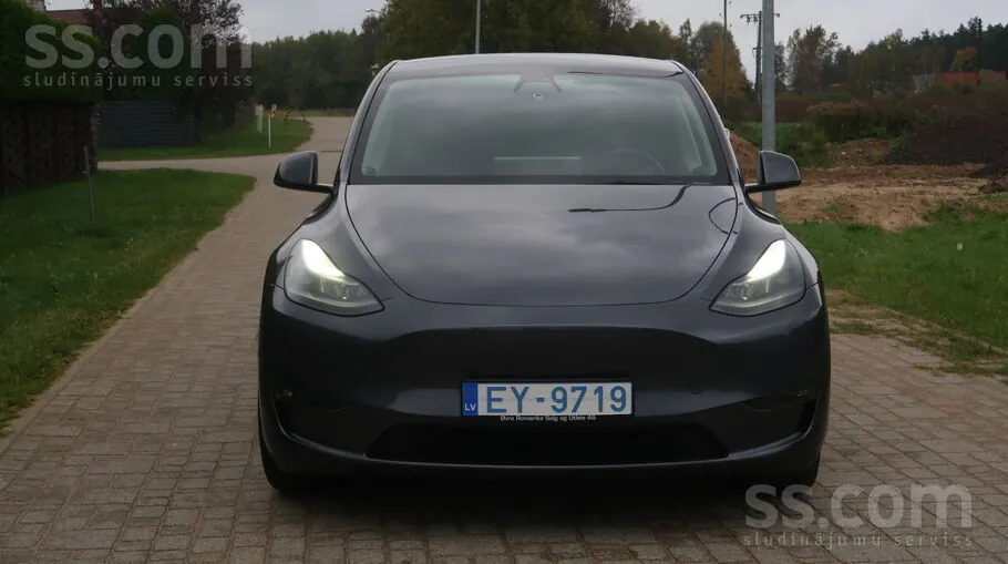 Tesla Model Y 2022 photo 2