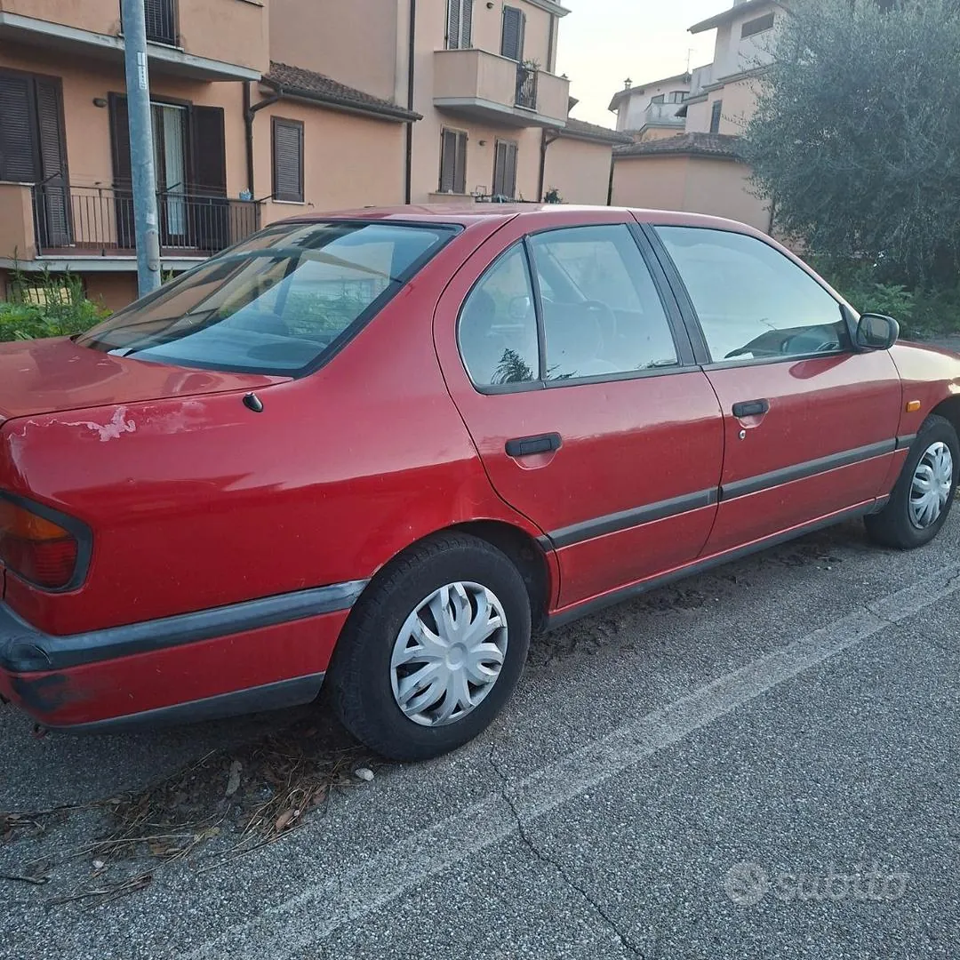 Nissan Primera 1990 photo 2