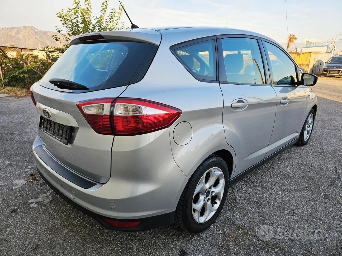 Ford C-Max 2010 photo 2