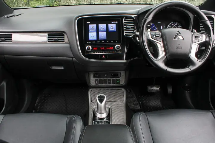 Mitsubishi Outlander 2020 photo 2
