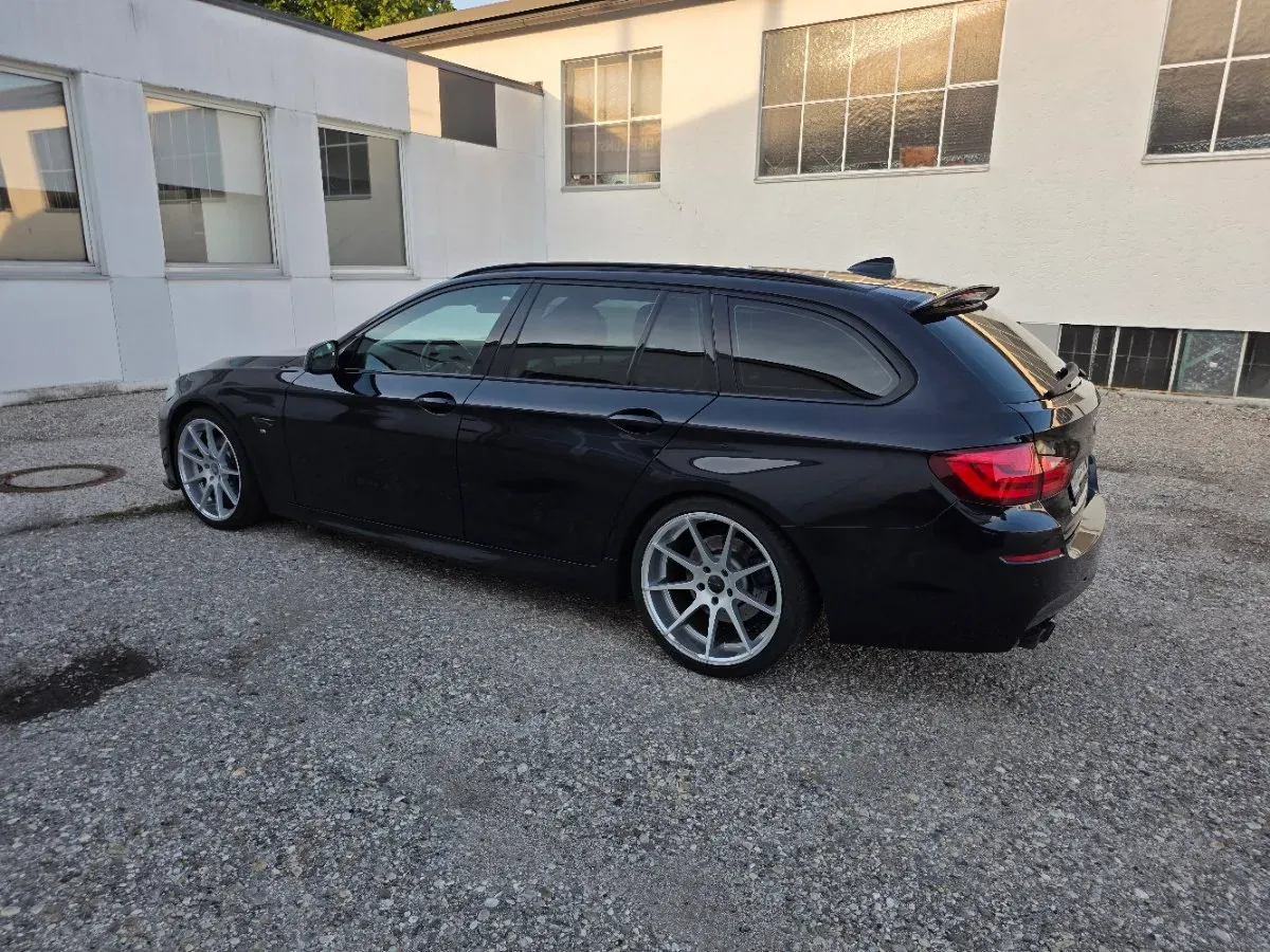 BMW 5 Series 2011 photo 2