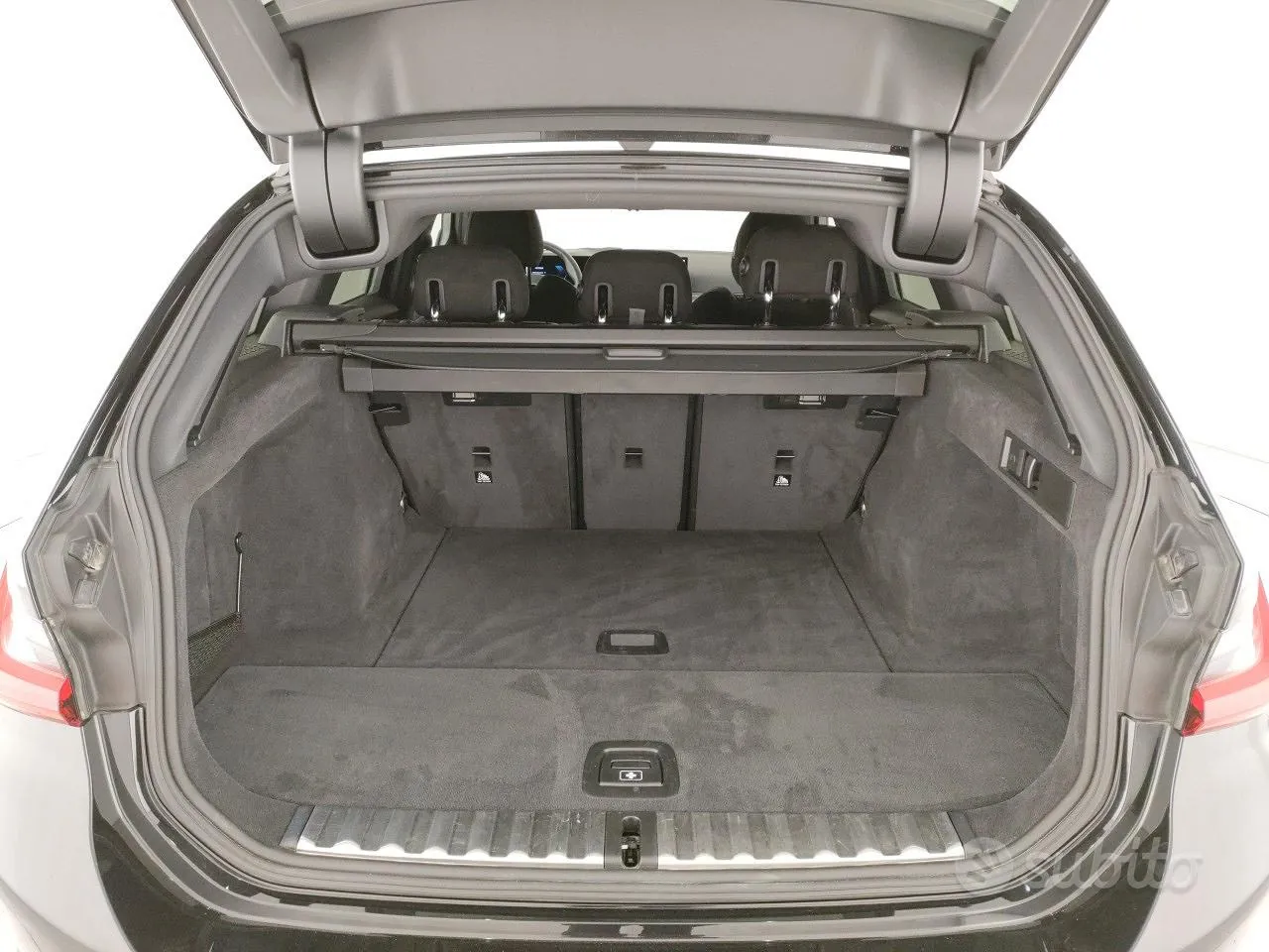 BMW 320D Touring 2025 photo 4