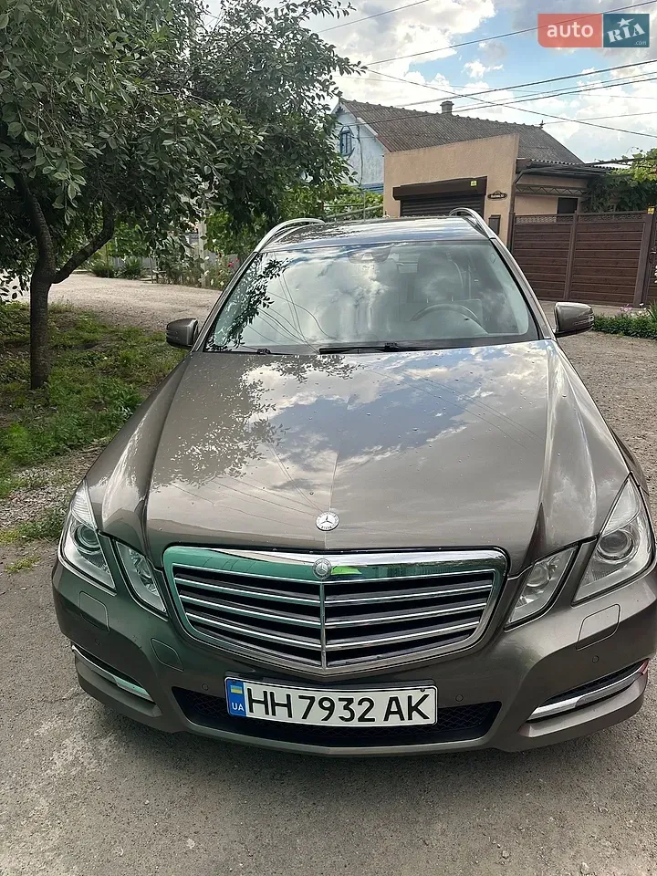 Mercedes-Benz E-Class 2010 photo 2