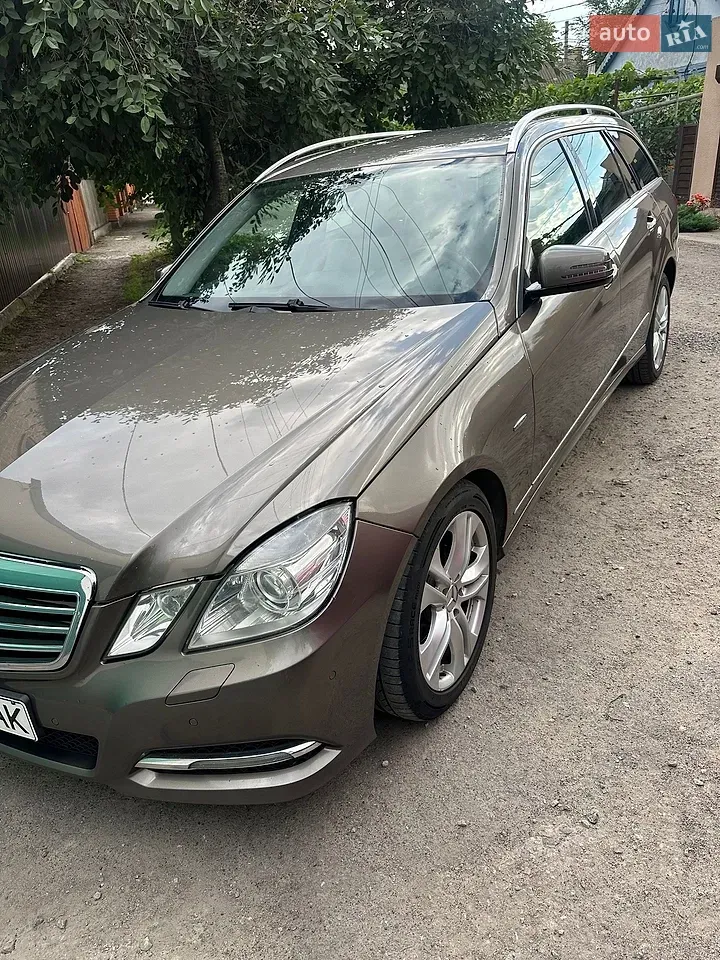 Mercedes-Benz E-Class 2010 photo 3