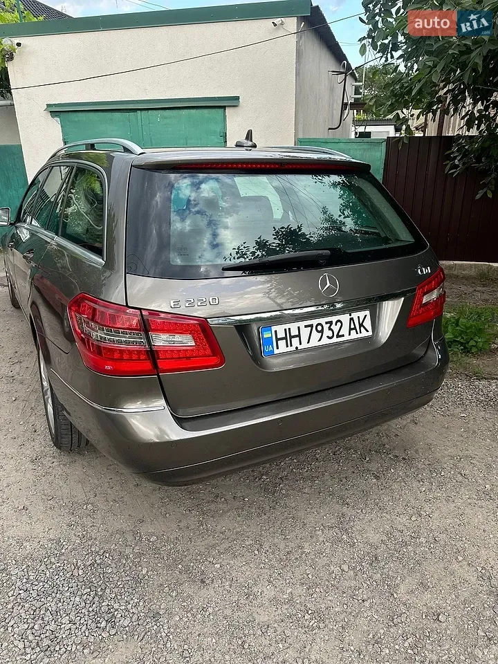 Mercedes-Benz E-Class 2010 photo 5