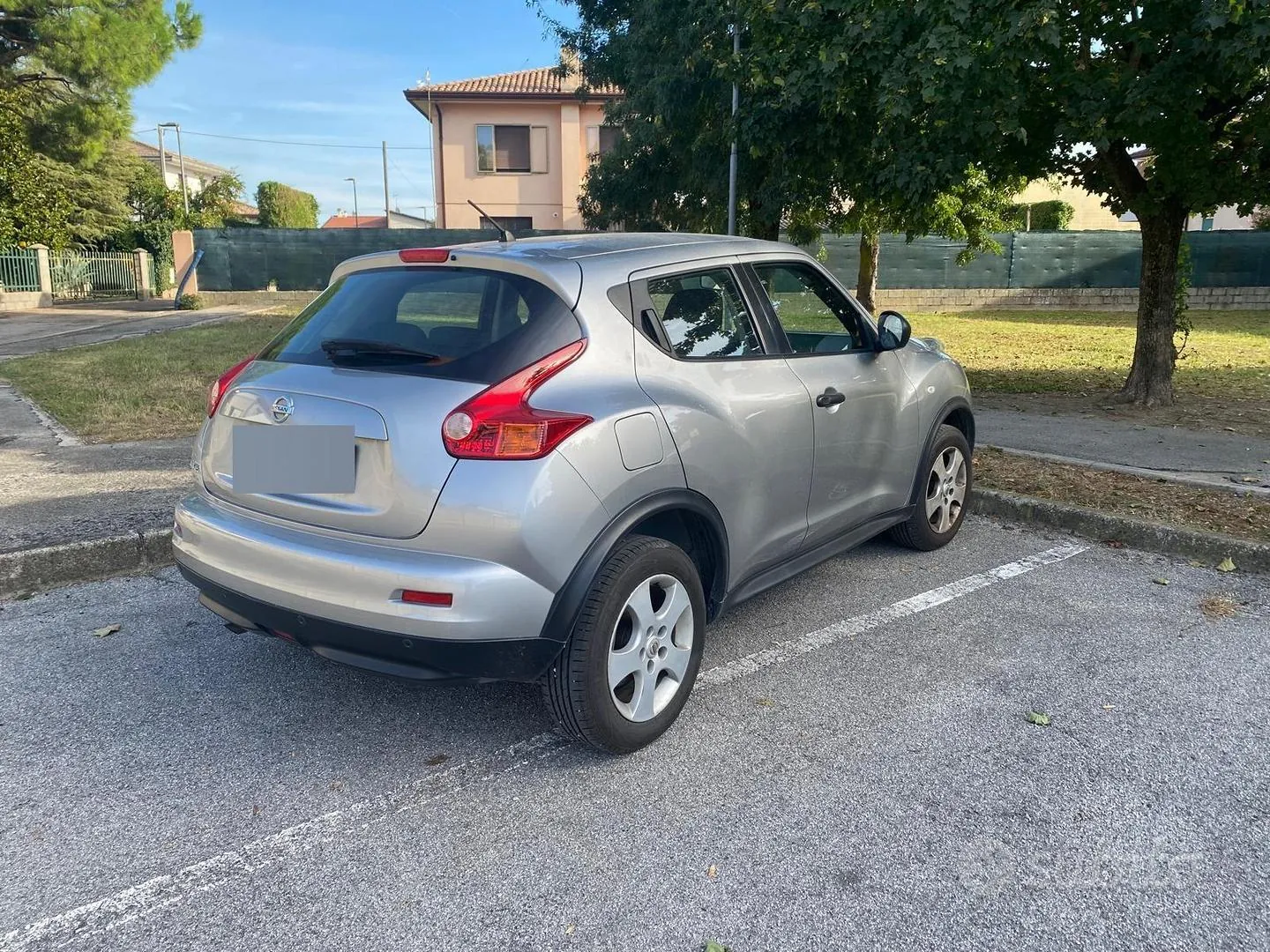 Nissan Juke 2011 photo 2