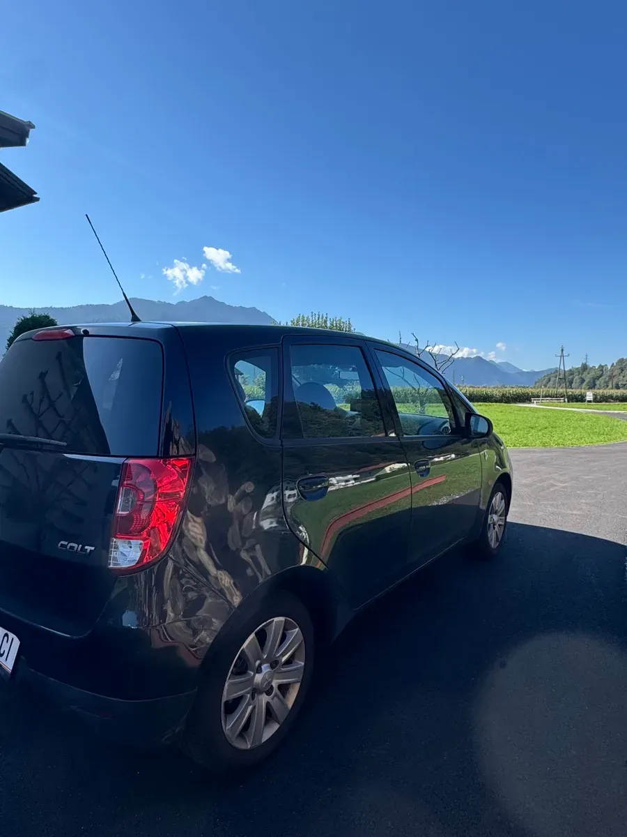 Mitsubishi Colt 2011 photo 2