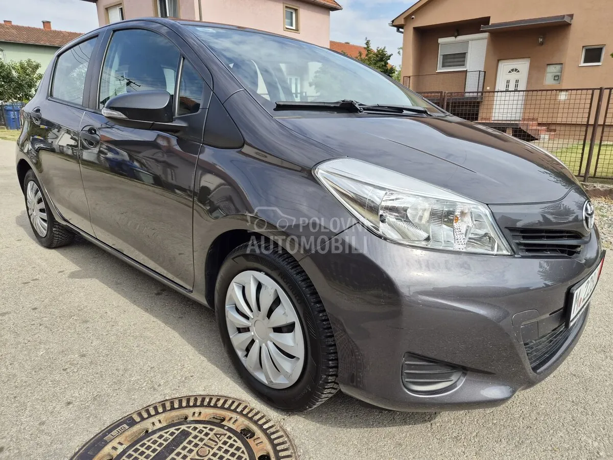 Toyota Yaris 2012 photo 5