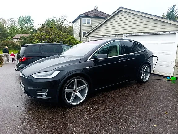 Tesla Model X 2017 photo 2