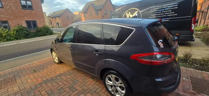 Ford S-Max 2011 photo 5
