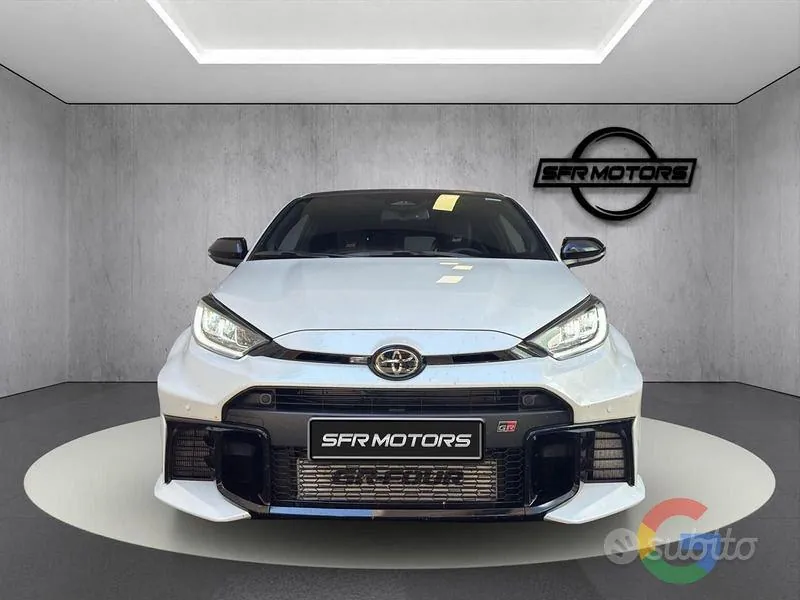 Toyota Yaris 2024 photo 2