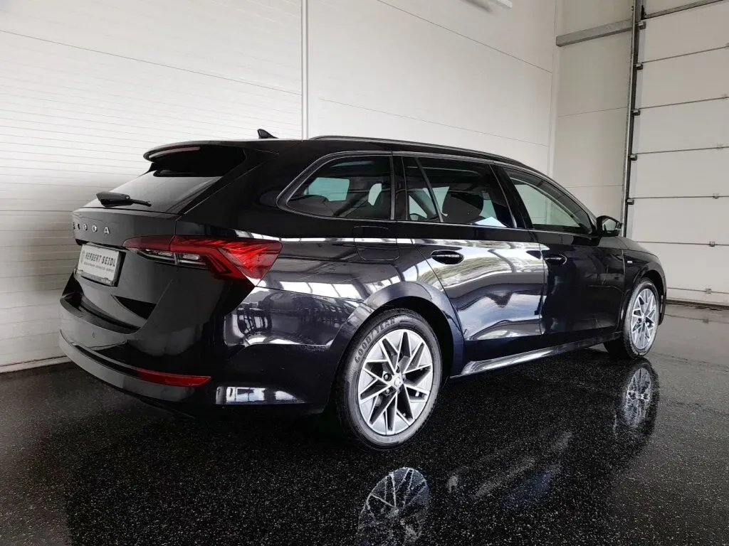 Skoda Octavia 2023 photo 2