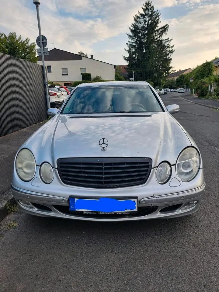 Mercedes-Benz E240